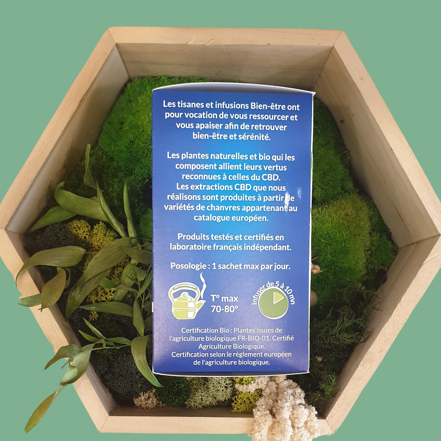 Nuit Douce 40 mg - Citronnelle, bâton de cannelle, mélisse, feuilles de mûre, racine de réglisse, écorces de citron, camomille, fleurs de houblon, cardamome.