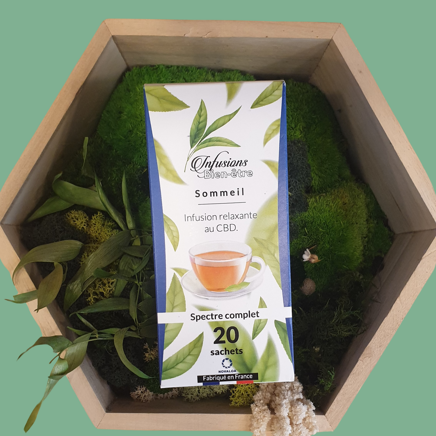 Nuit Douce 40 mg - Citronnelle, bâton de cannelle, mélisse, feuilles de mûre, racine de réglisse, écorces de citron, camomille, fleurs de houblon, cardamome.